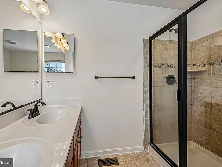23004 Meadow Mist Rd — Photo 46