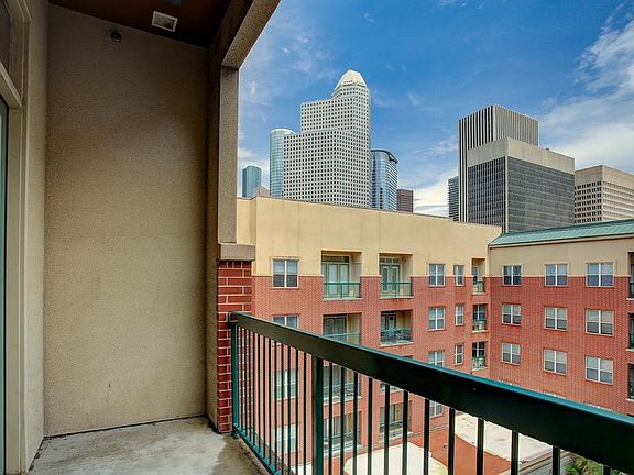 Your own private balcony with views of Downtown! The Edge is located right in the heart of vibrant midtown, steps away from restaurants, pubs, grocery and drug stores Terrific view of the pool from your balcony.