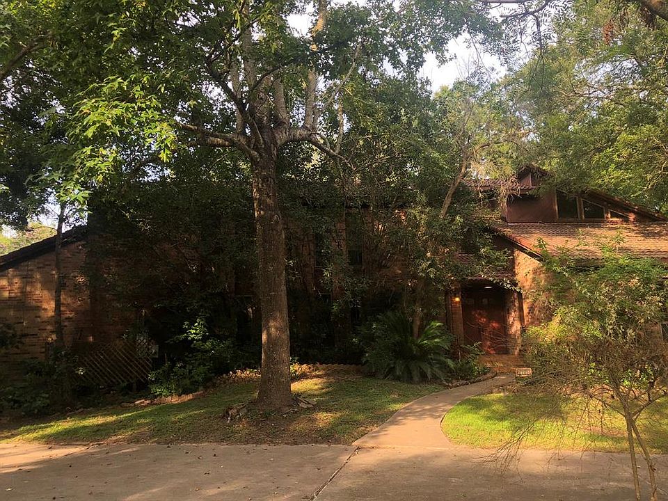 1st image of 2205 Pine Dr