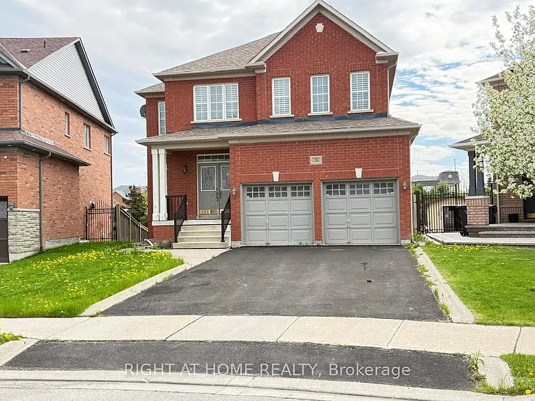 28 Laurentide Cres — Photo 1