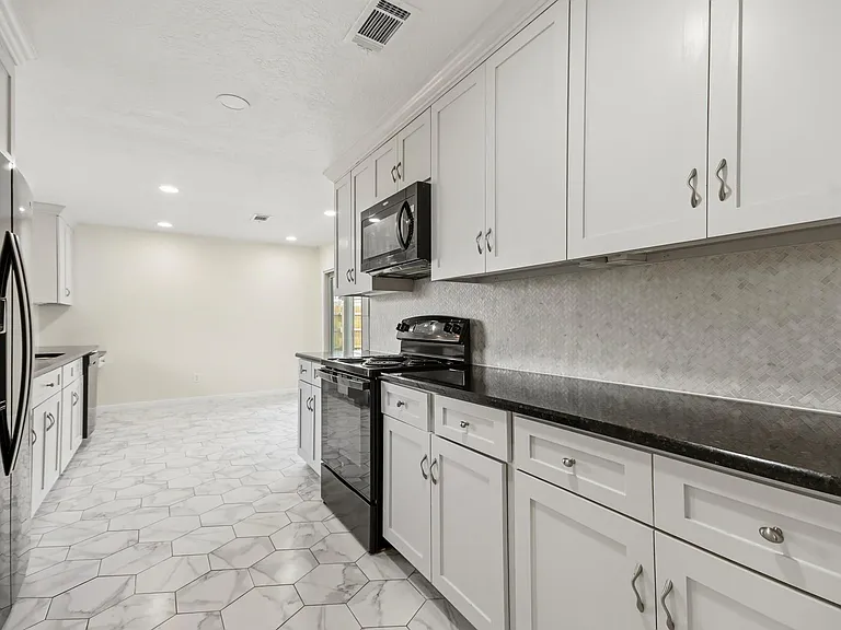 830 Seacliff Dr — Photo 9