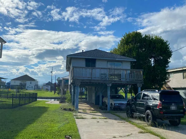 114 Admiral Ln, Freeport, TX 77541