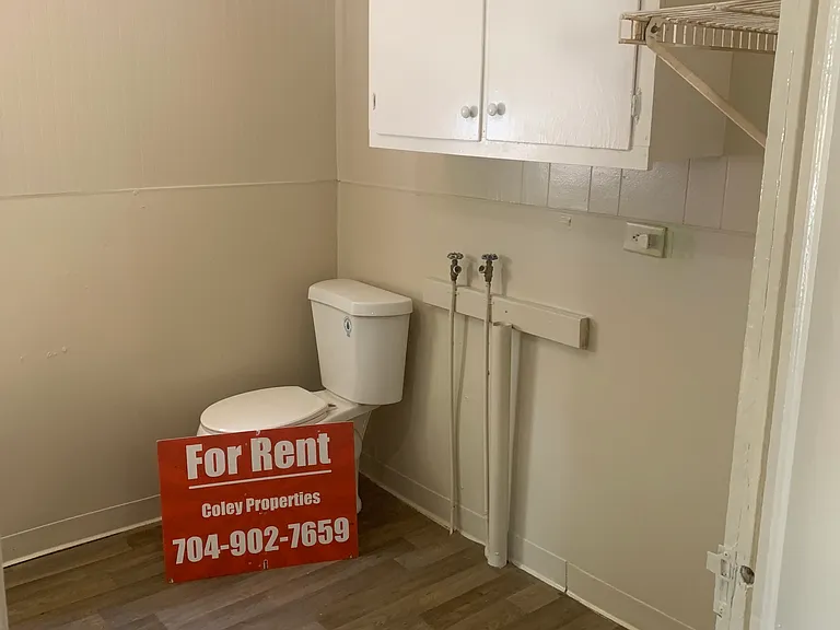1203 Alexander St — Photo 17
