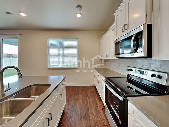 4th image of 1052 S Woodsome Ave