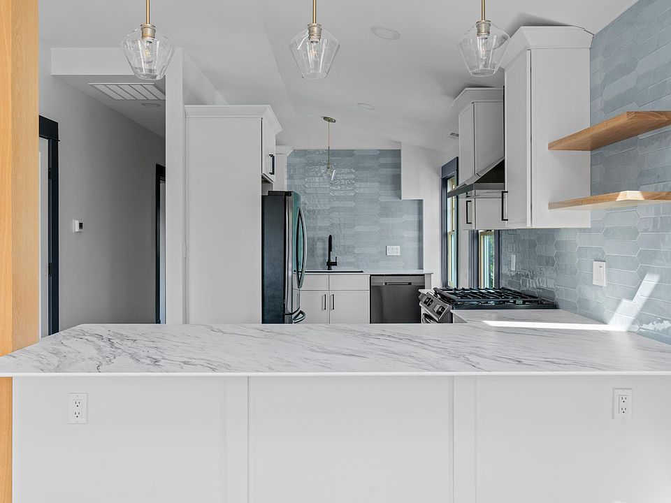 1st image of 1076 Elmwood Ave #3