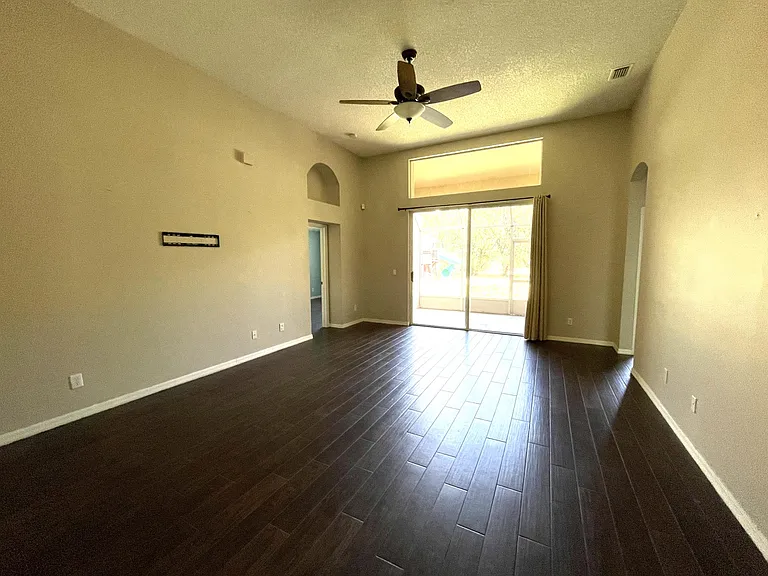 1600 Tailfeather Ct — Photo 10