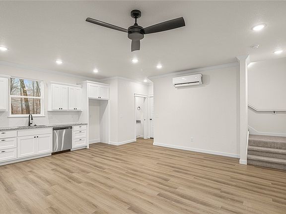 2nd image of 4 Gairloch Cir