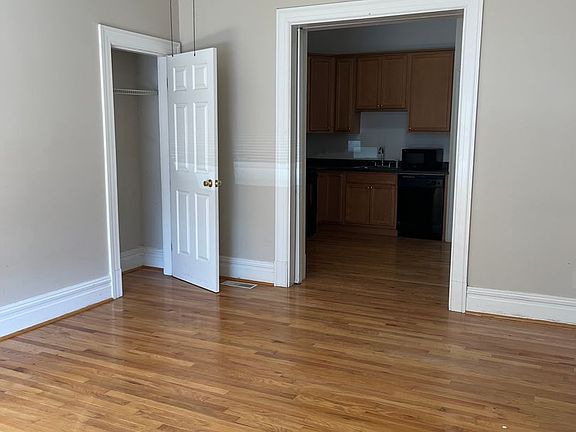 3rd image of 2724 Salena St Floor 1