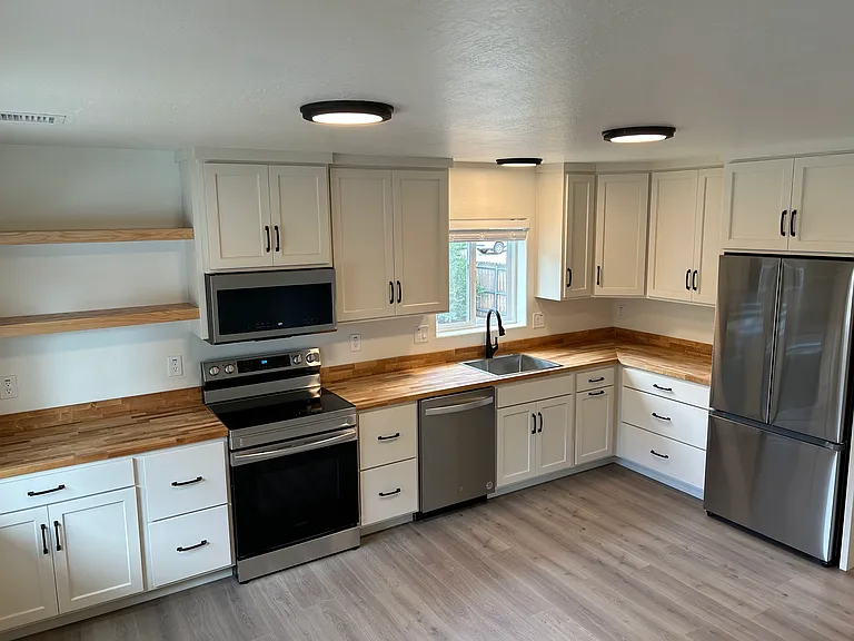 1048 Whipple St #D — Photo 11
