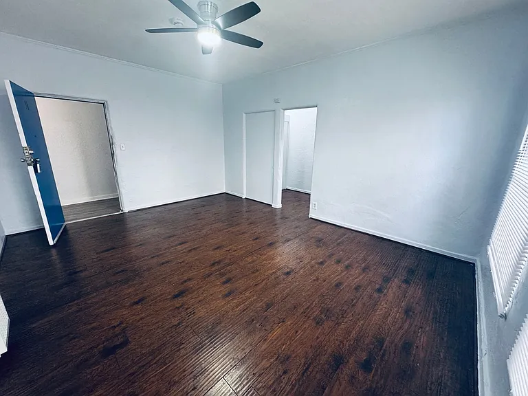 209 W Elk Ave — Photo 11