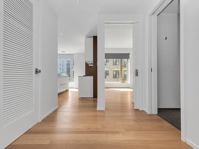 75 Kenmare St #4D — Photo 16