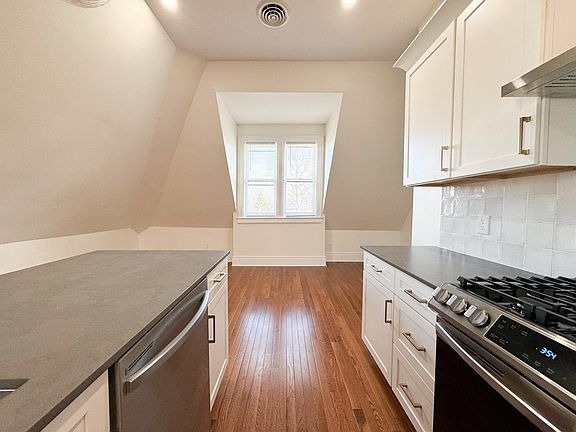2nd image of 446 Linwood Ave #3