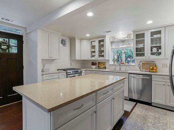 5th image of 9001 W 119th St