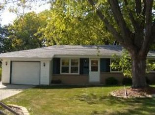2202 Parkfield Dr, West Bend, WI 53090