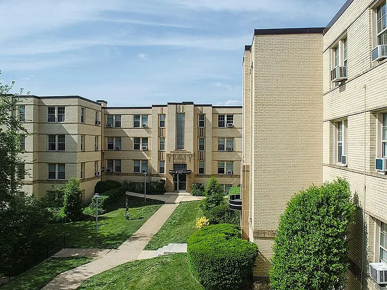 Park Crest Apartments — Photo 8