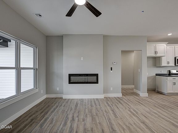 3rd image of 2000 Lakeview St