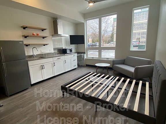 2nd image of 320 Clay St #104