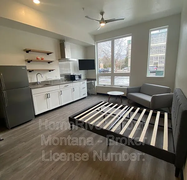 320 Clay St #104 — Photo 2