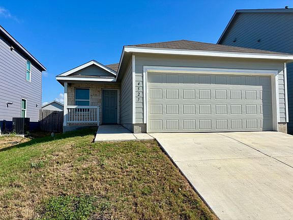 3rd image of 4527 Glades Way