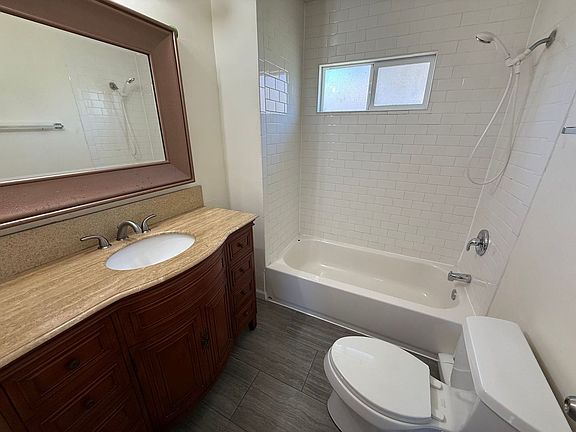 4th image of 1657 Mono Ave #2