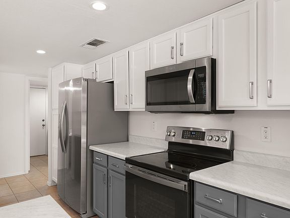 3rd image of 4127 E MEADOW Drive