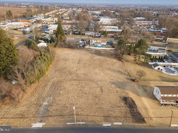 2367 Pine Rd, Huntingdon Valley, PA 19006