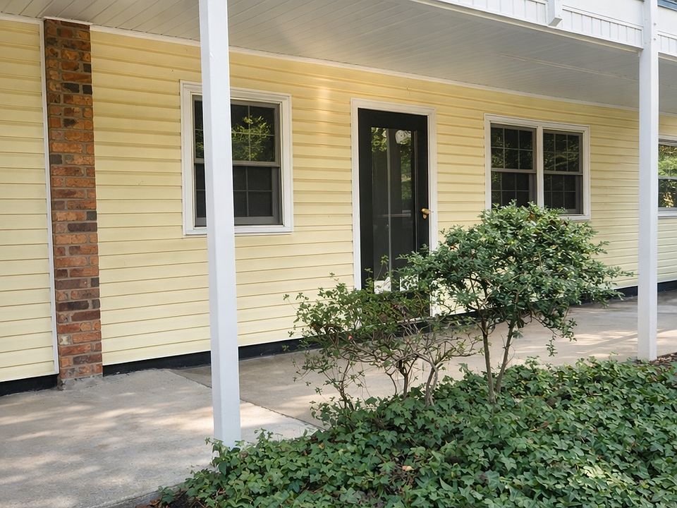 1st image of 2810 E Carriage Dr APT D