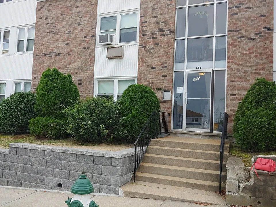 695 N Main St #7