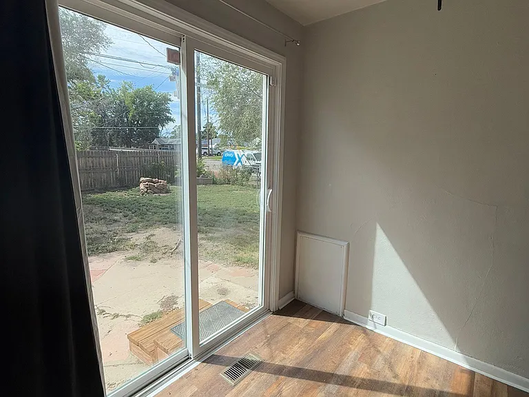 228 Arthur St — Photo 10