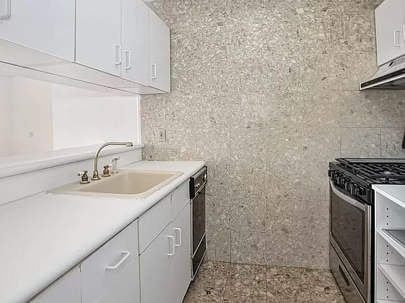 5th image of 376 Broadway APT 14
