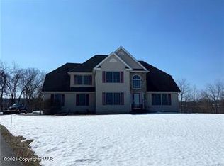 63 Highland Ct, Mount Bethel, PA 18343