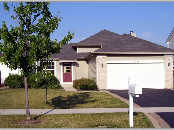 12207 S White Oak Dr, Plainfield, IL 60585
