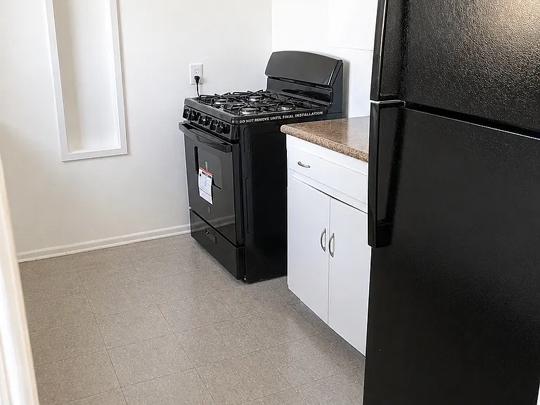 4580 California Ave — Photo 5