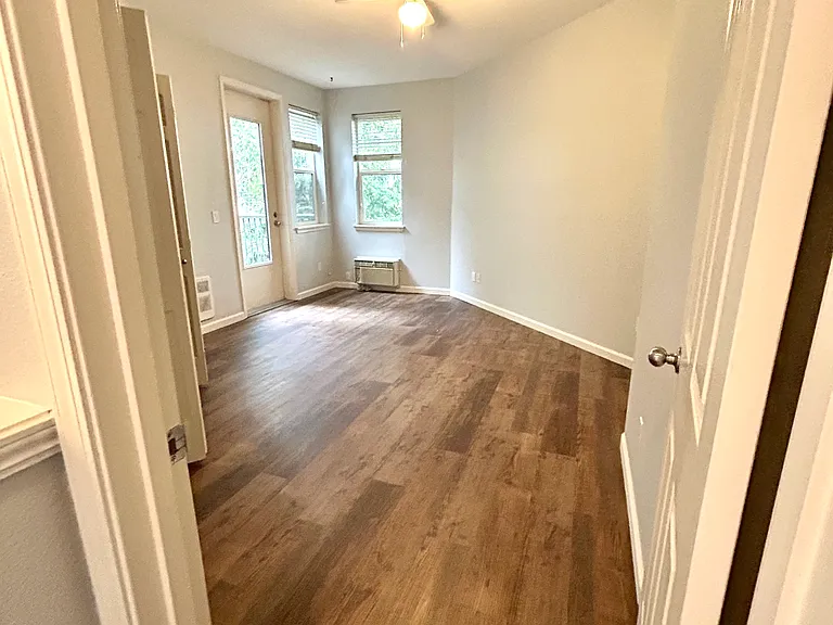 Spacious upper level bedroom (2) w/ walk in closer and ceiling fan