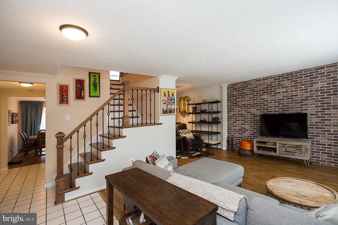 3 bed, 3.5 bath, 2334 sqft, $3,750 — Photo 1