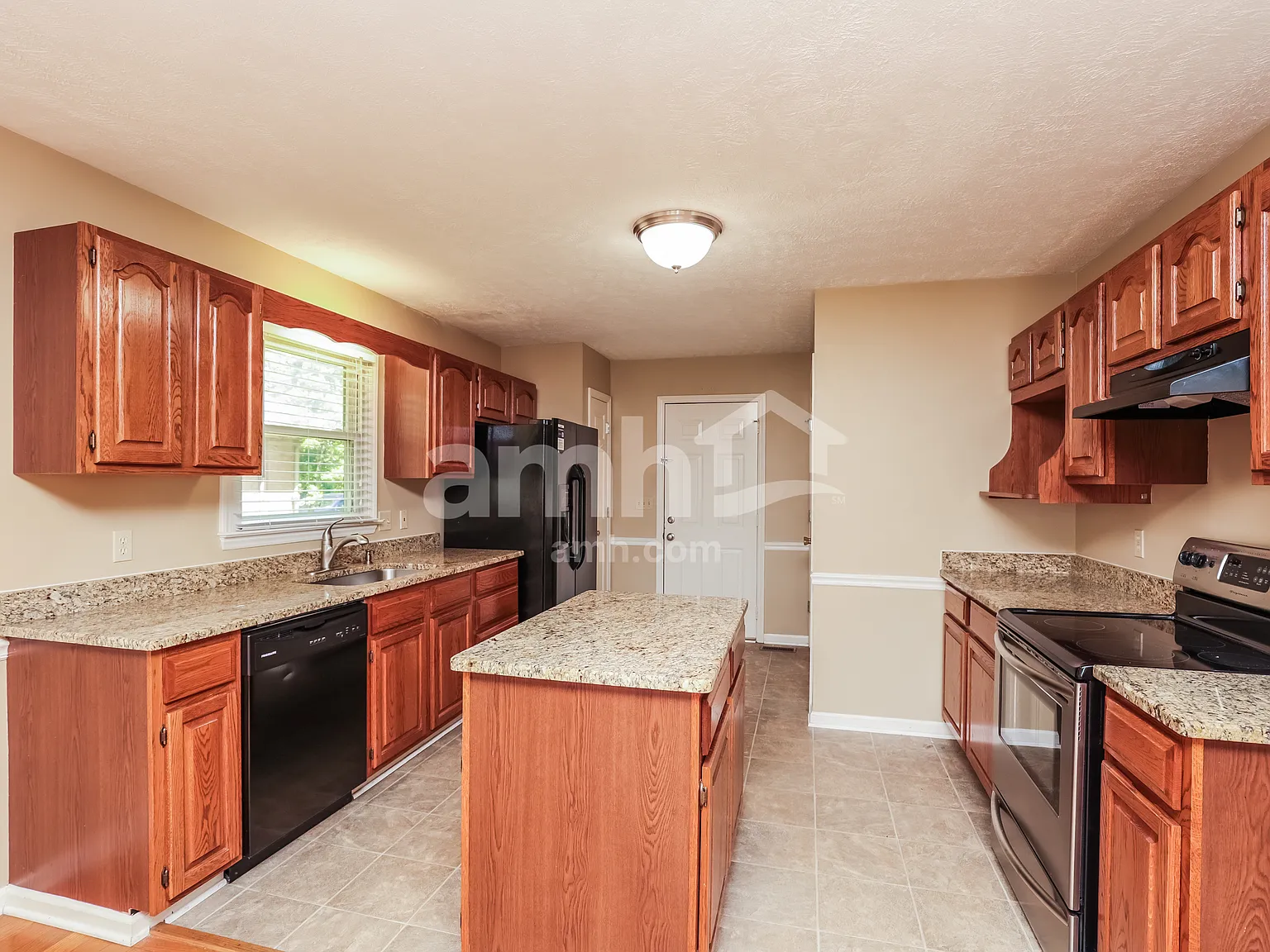 3 bed, 2.0 bath, 1850 sqft, $2,360 — Photo 4