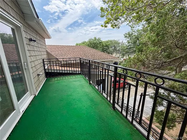 4 bed, 3.0 bath, 1762 sqft, $4,200 — Photo 2