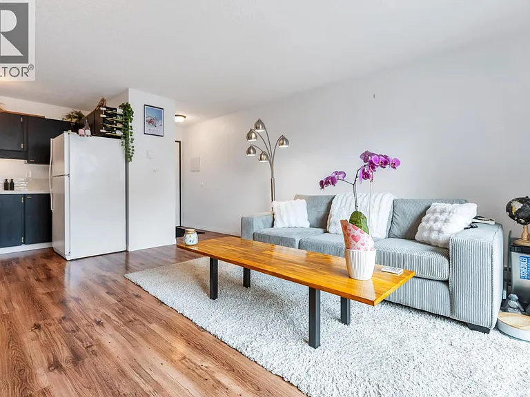 2055 Suffolk Ave #30 — Photo 8