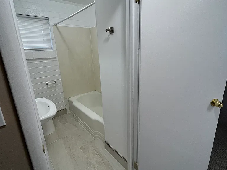 275 E Westminster Ave #1 — Photo 9