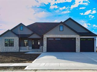 213 George Bush Blvd, Troy, IL 62294