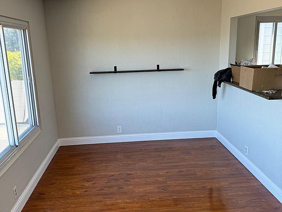 5th image of 70 Brighton Ct