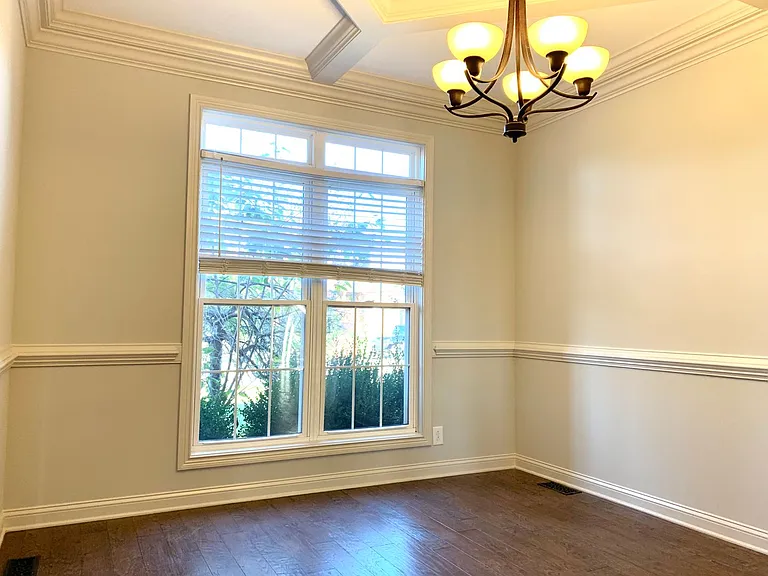 1533 Edgewater Ln — Photo 8