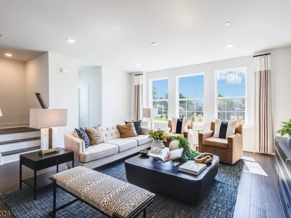 53 Eastwood Ter BLDG 20 #53, East Hanover Twp., NJ 07936