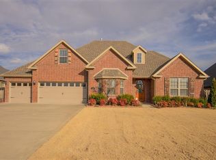 2266 N Covington Park Blvd, Fayetteville, AR 72703