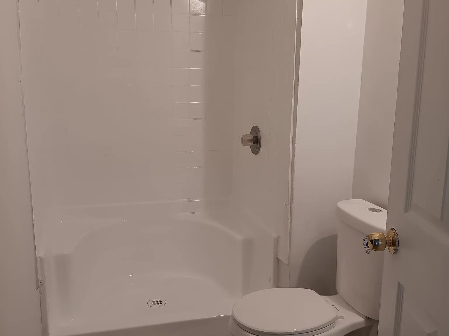 3 bed, 860 sqft, $950 — Photo 4