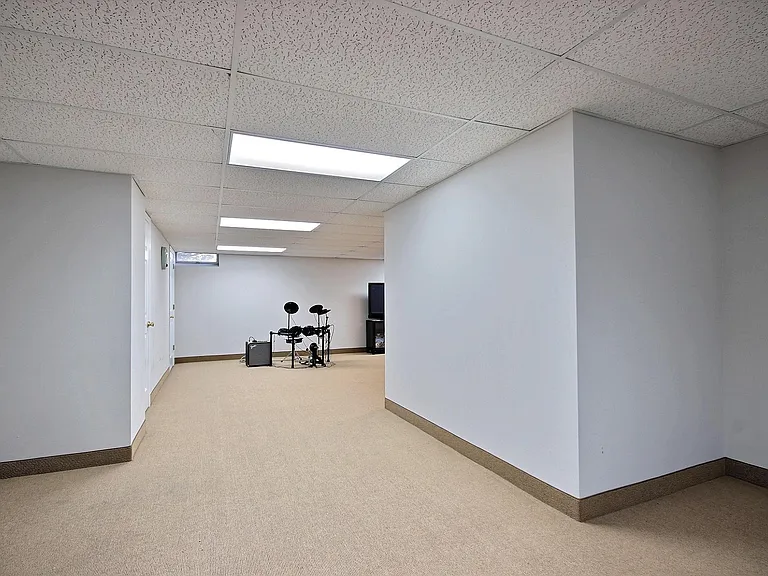 50 Woodmere Ln — Photo 20