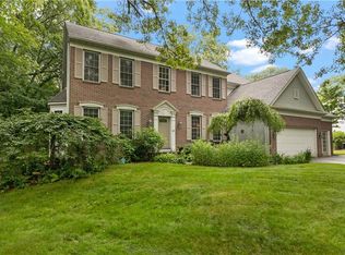 48 Fieldstone Ln, Saunderstown, RI 02874