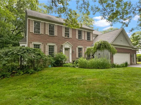 48 Fieldstone Ln, Saunderstown, RI 02874