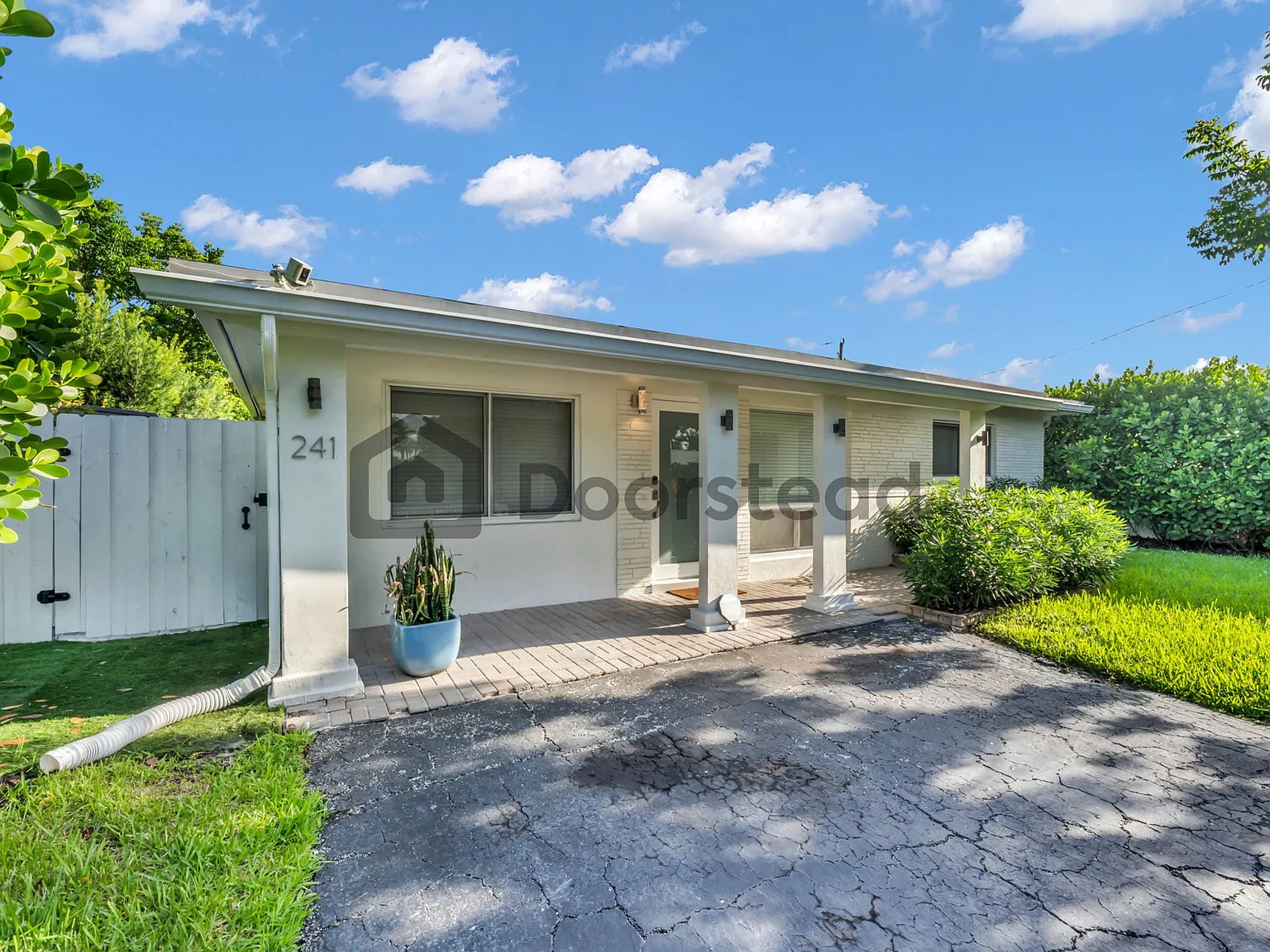 3 bed, 2.0 bath, 1190 sqft, $3,830 — Photo 3