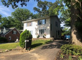 10305 Mannakee Pl, Kensington, MD 20895